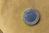 Rare 2013 ER II 2pound coin standing on the shoulder of giants