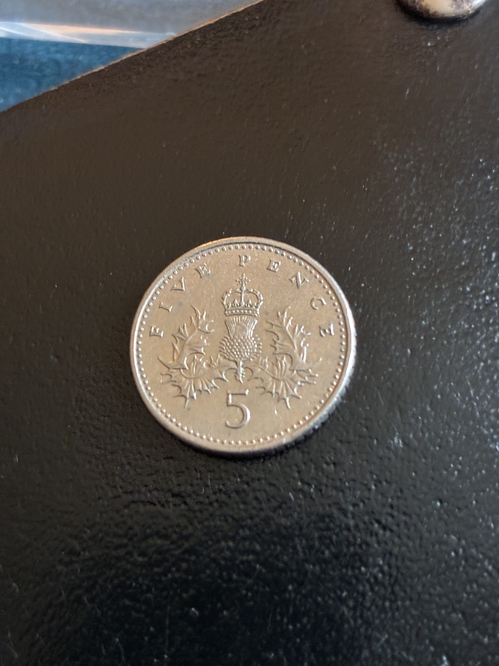 Very rare ER II 1990 5 pence British coin