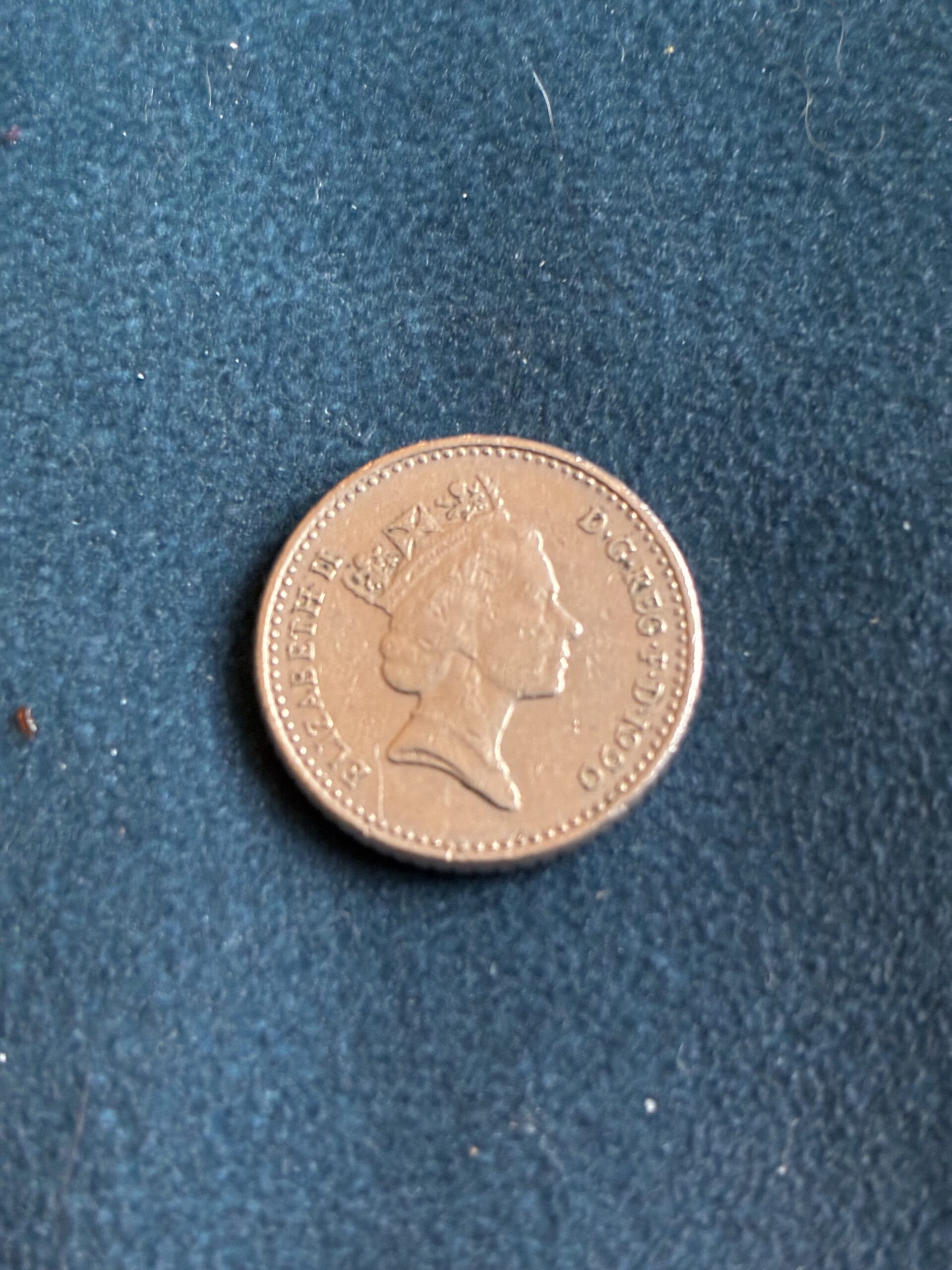 Very rare ER II 1990 5 pence British coin