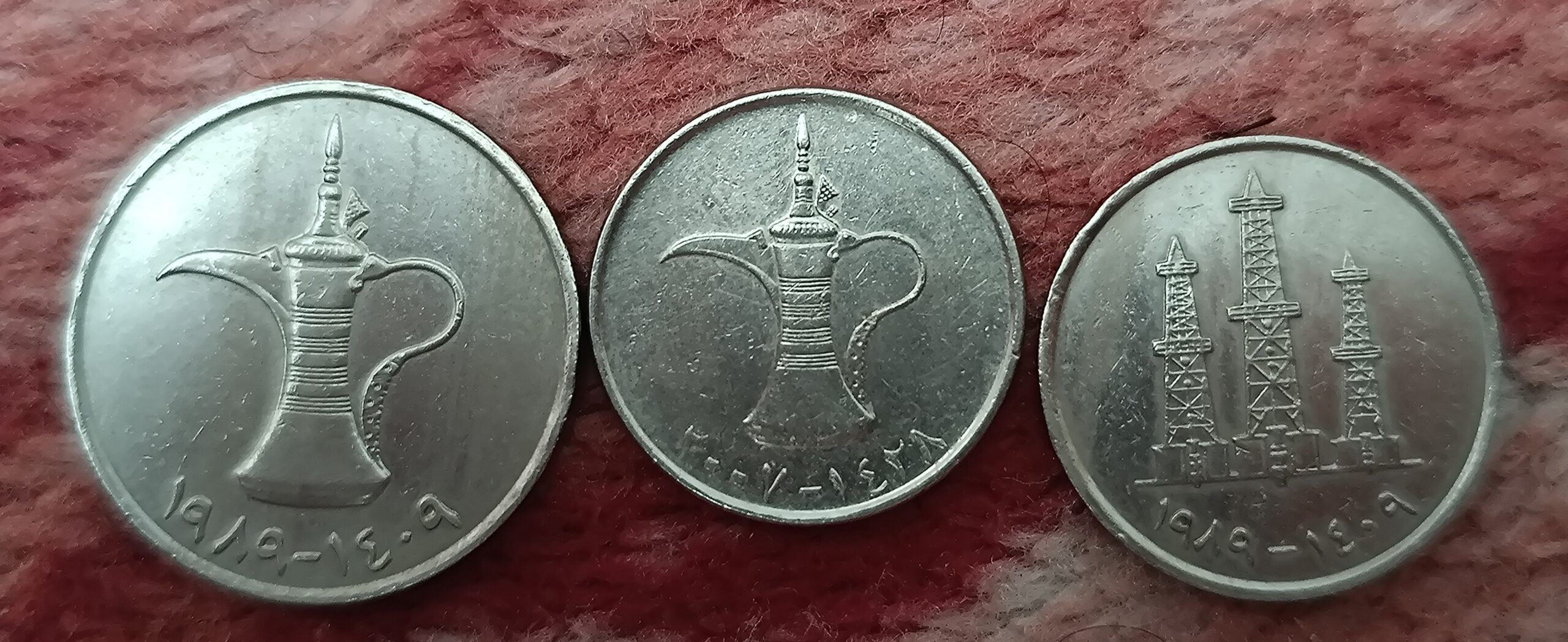 Valuable and old coins 50 fils 1 dirham of the United Arab Emirates To receive other old coins and exchange prices, send a message to WhatsApp below. WhatsApp: +989173057206