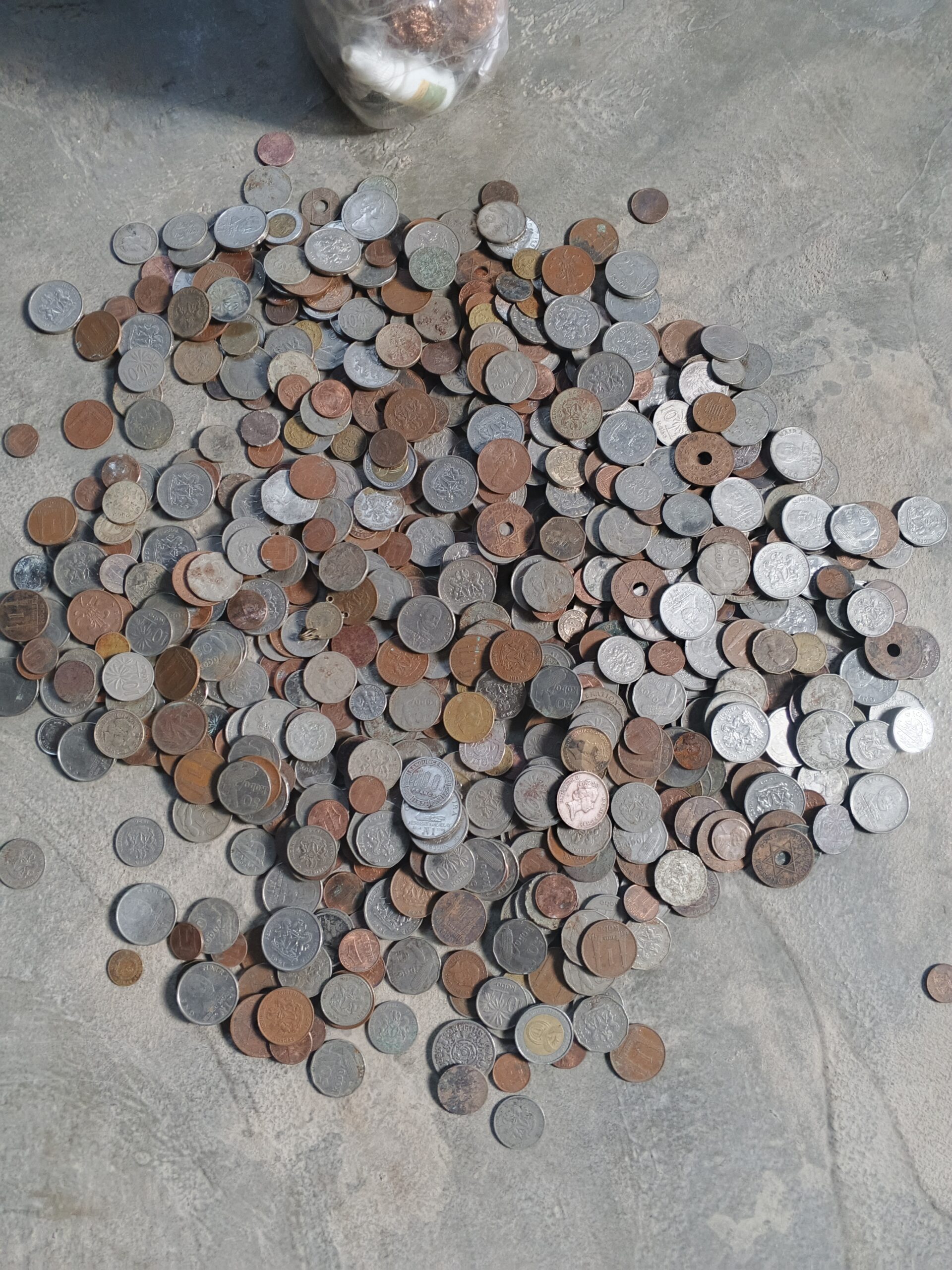 All countries coins and it’s More than 2000 coins.